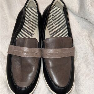 Taos Footwear Women’s Upward Slip-On Loafers, NWOB, Size 9.5